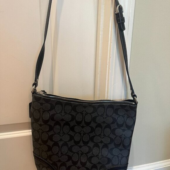 Vintage Coach Black Signature Crossbody Bag - Picture 3 of 5